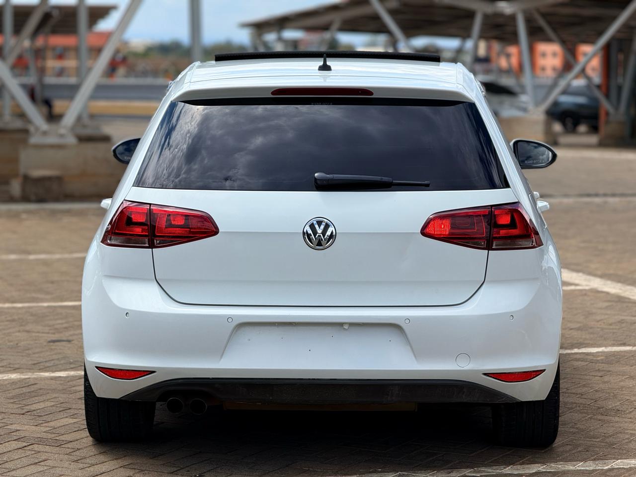VOLKWAGEN GOLF - 4