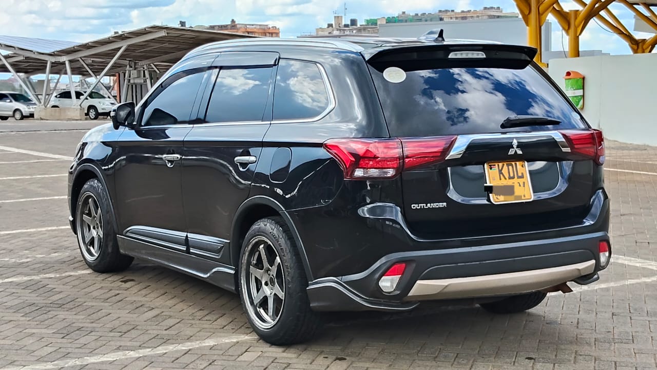 MITSUBISHI OUTLANDER - 3