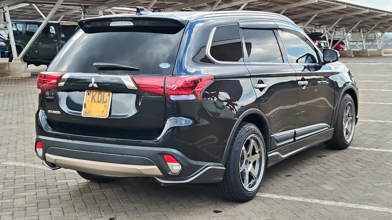 MITSUBISHI OUTLANDER - 4