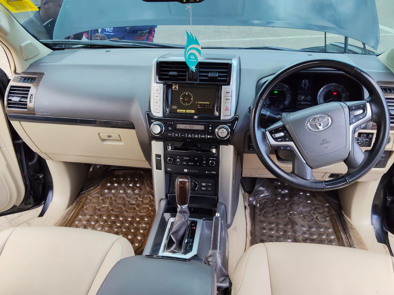 TOYOTA LANDCRUISER - 6