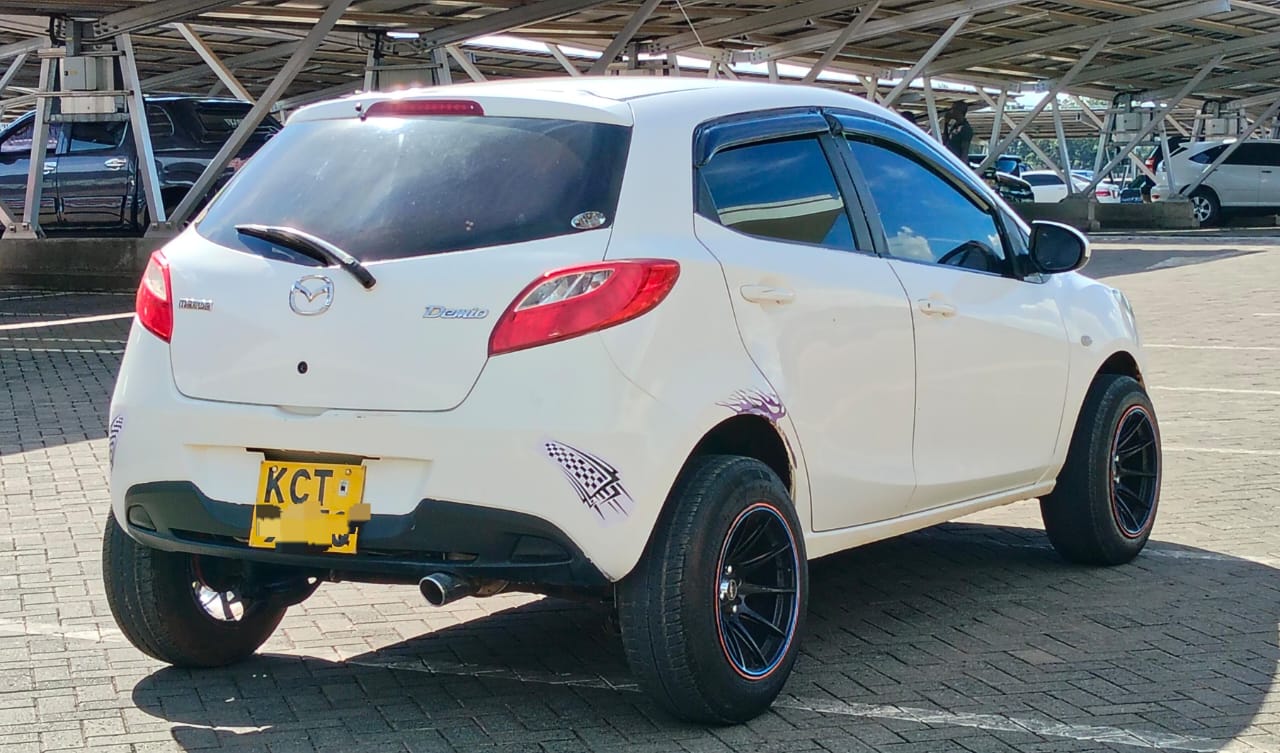 MAZDA DEMIO - 3