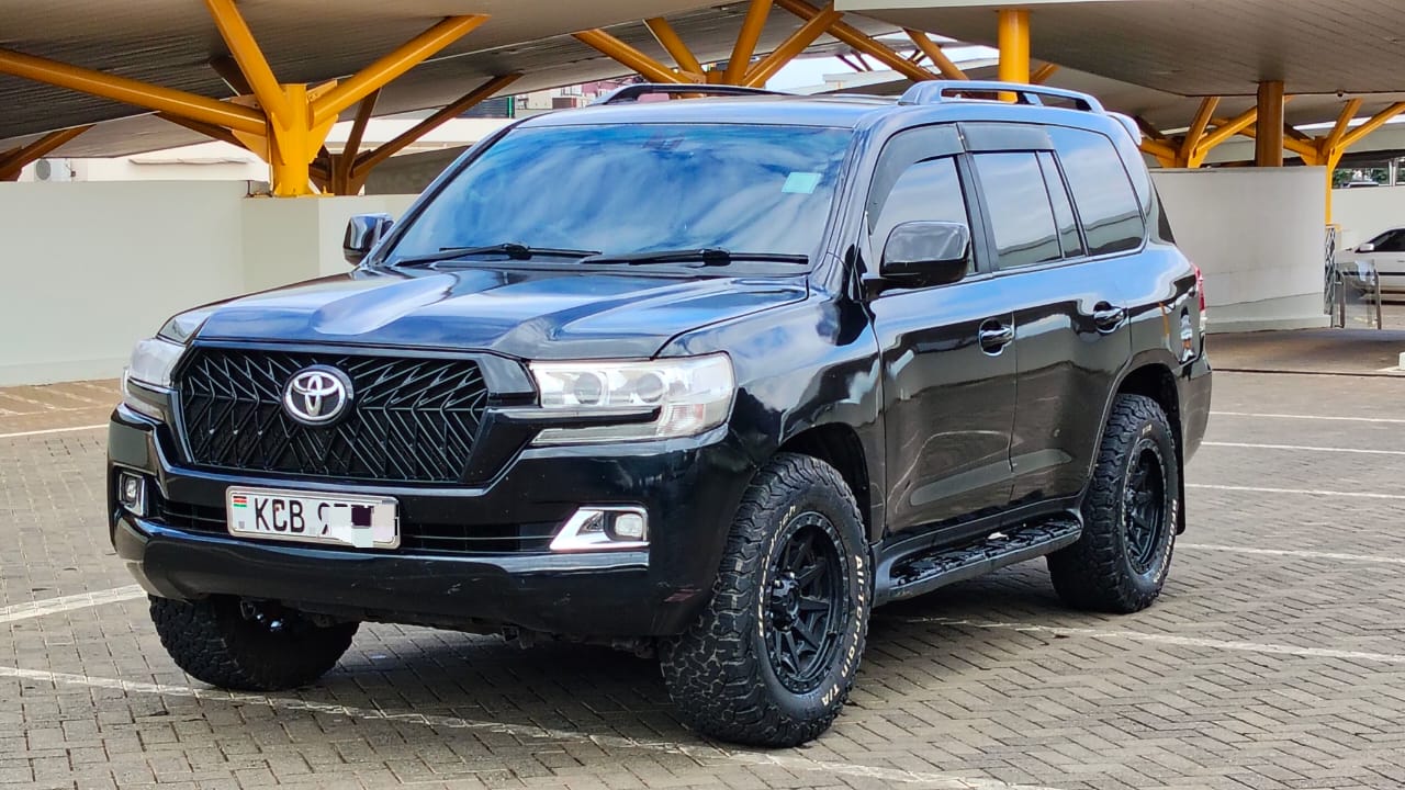 TOYOTA LANDCRUISER V8 - 1