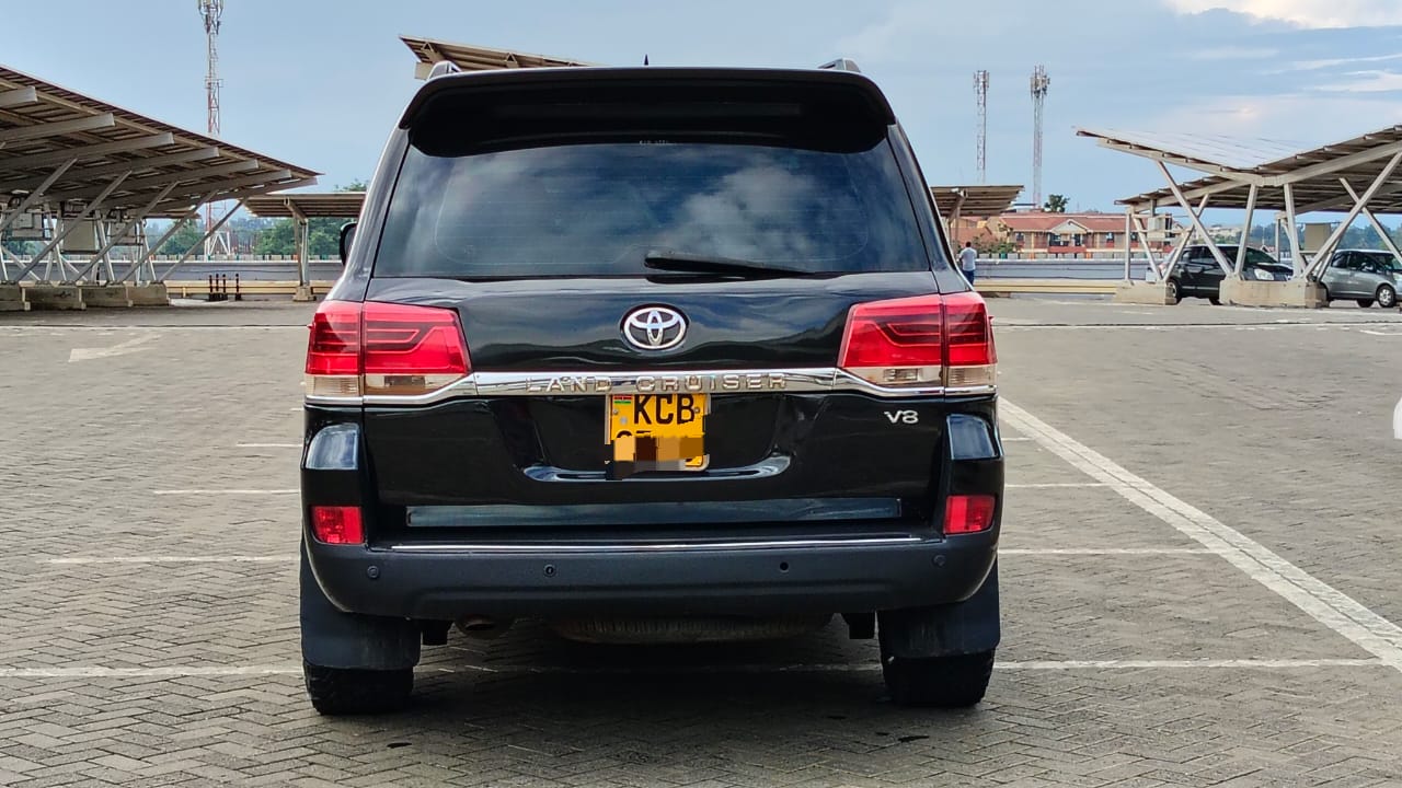 TOYOTA LANDCRUISER V8 - 2