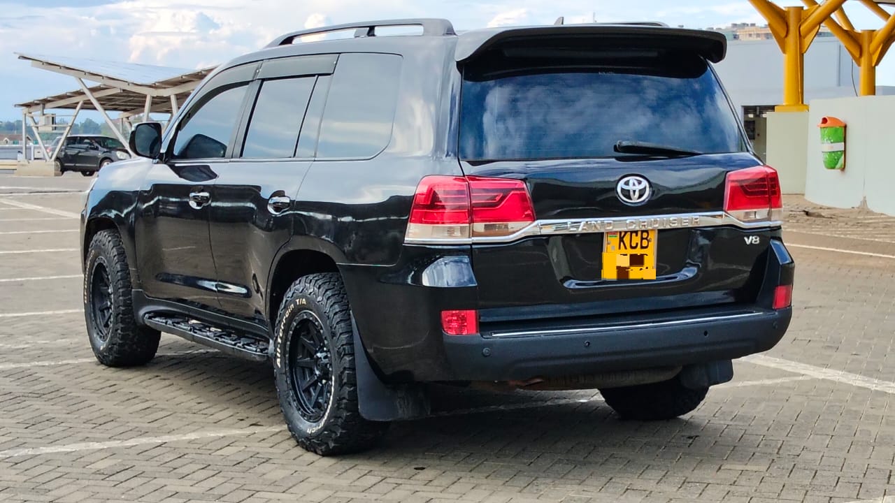 TOYOTA LANDCRUISER V8 - 3