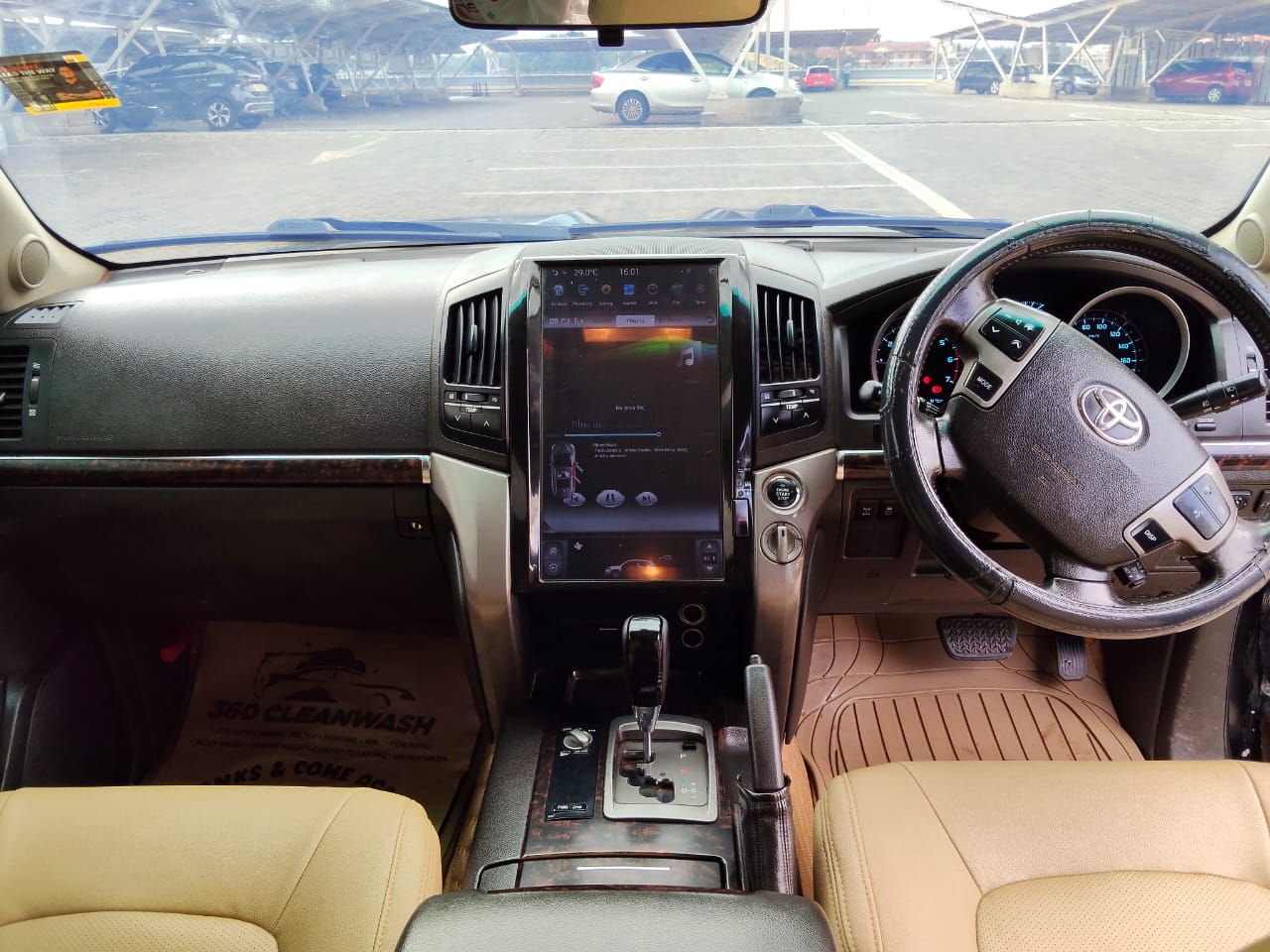 TOYOTA LANDCRUISER V8 - 7
