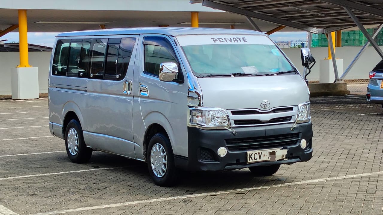 TOYOTA HIACE - 1