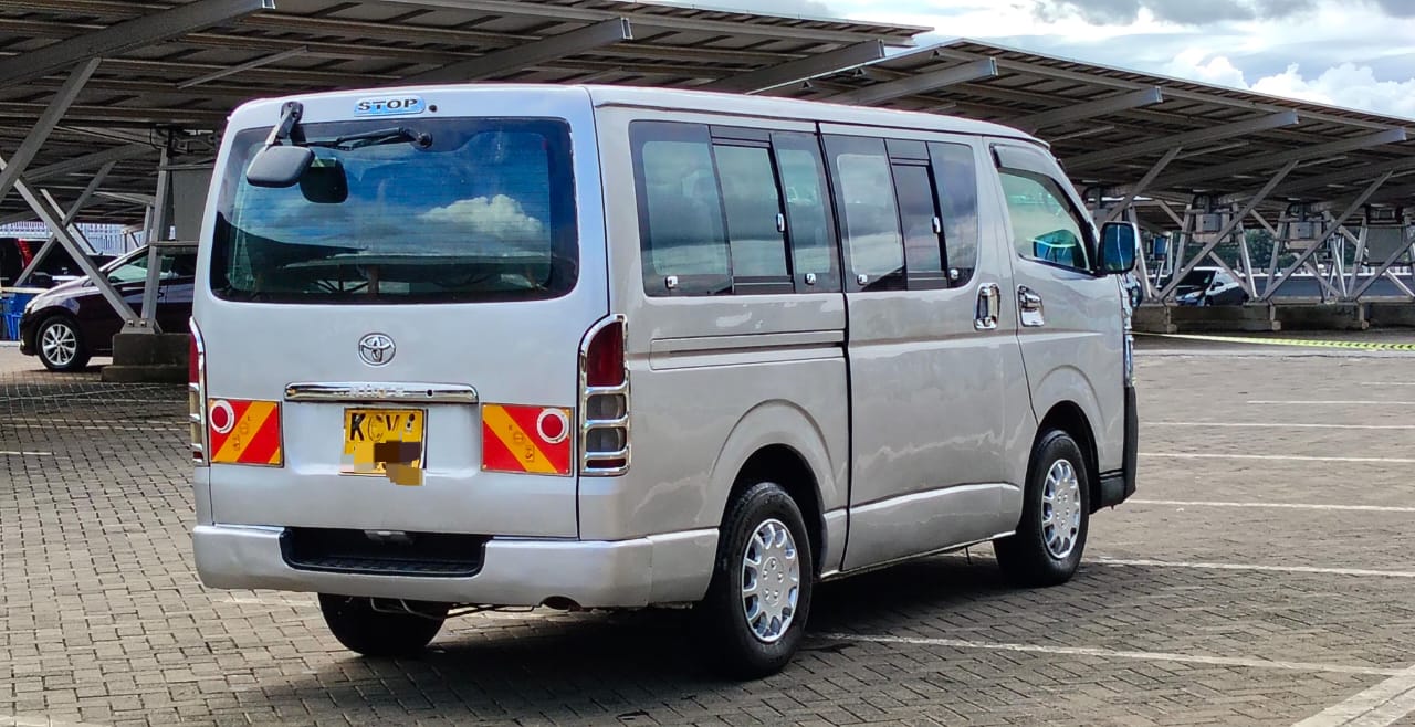 TOYOTA HIACE - 2