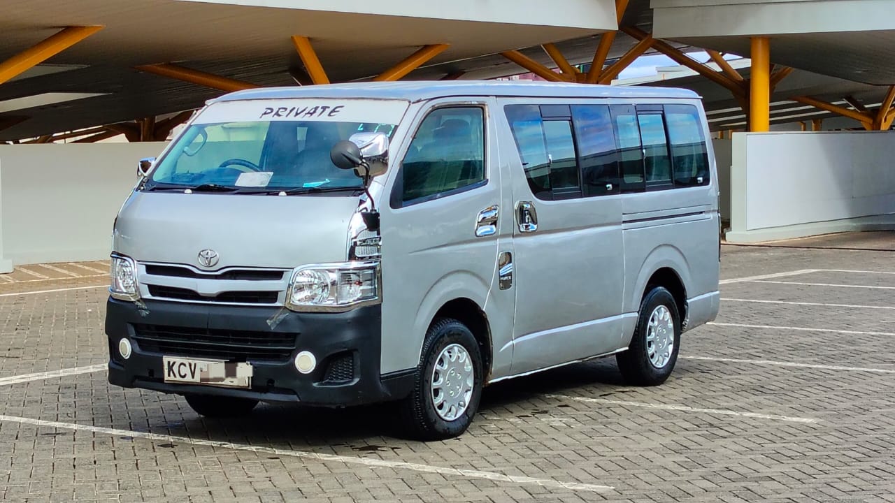 TOYOTA HIACE - 4