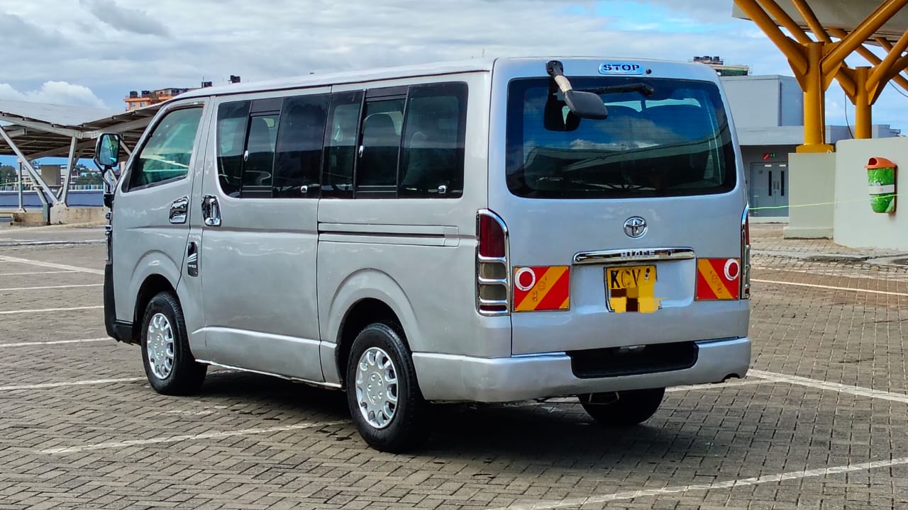 TOYOTA HIACE - 5