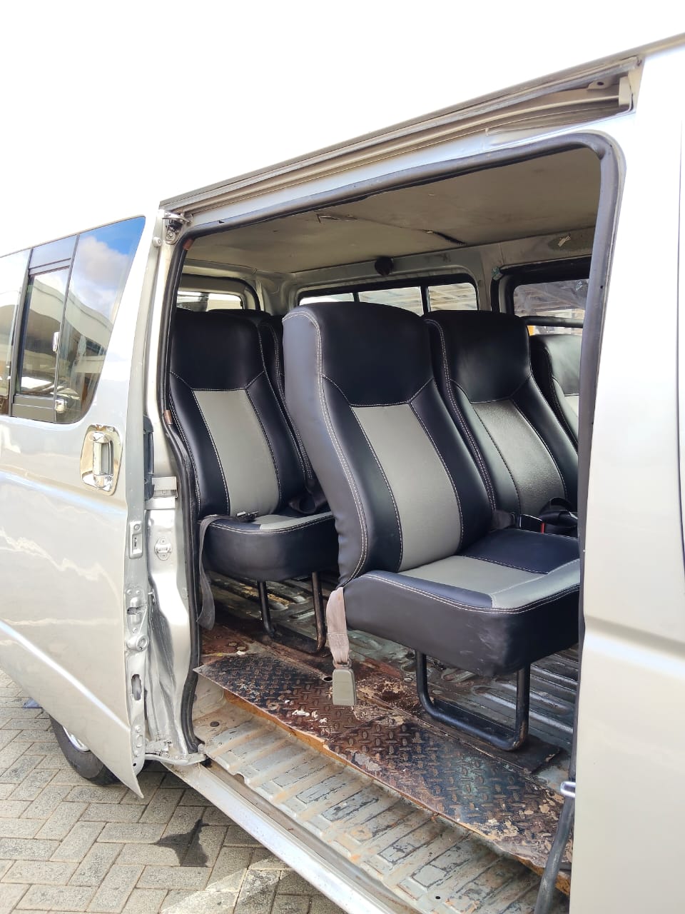 TOYOTA HIACE - 7