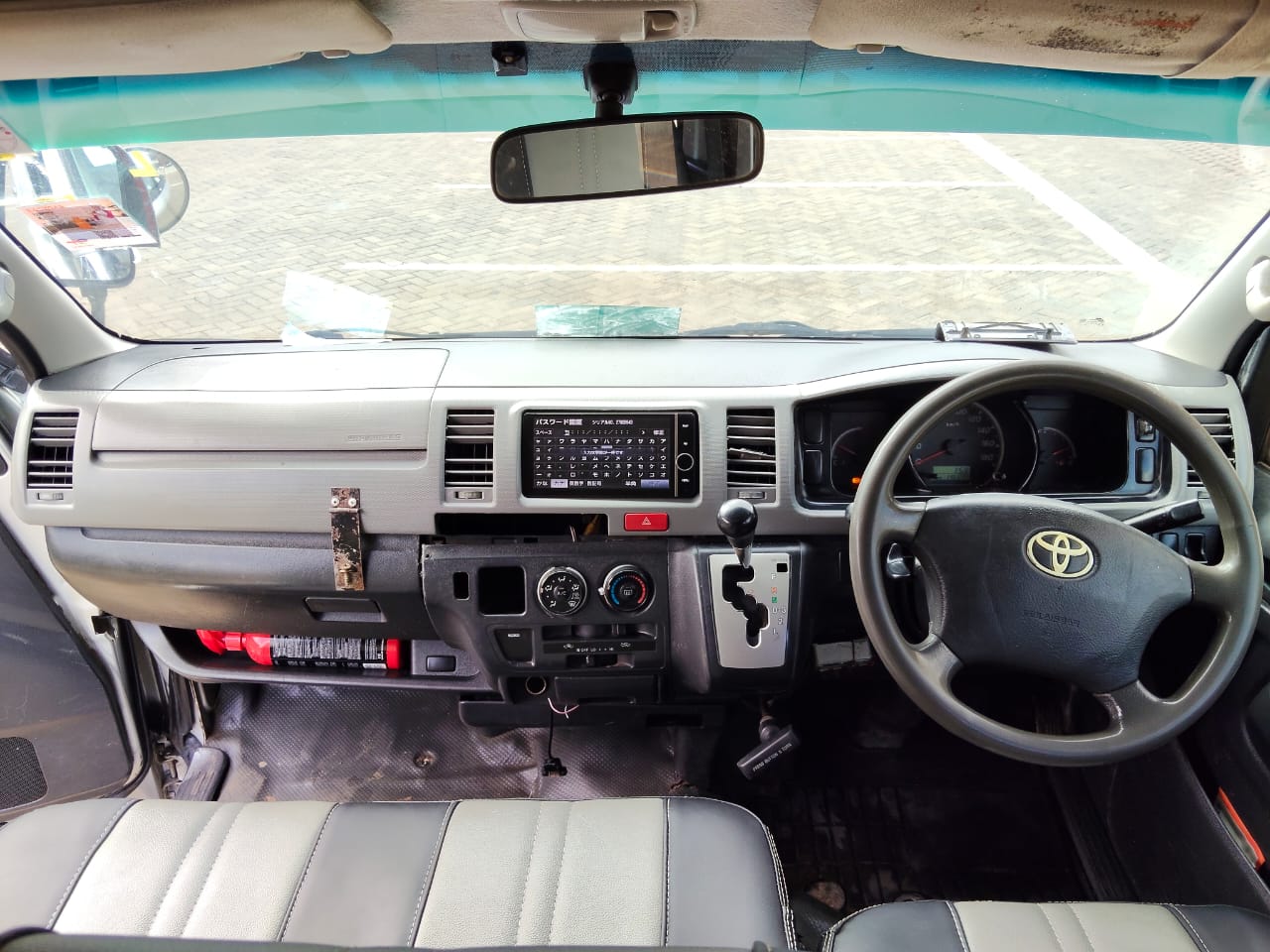 TOYOTA HIACE - 8