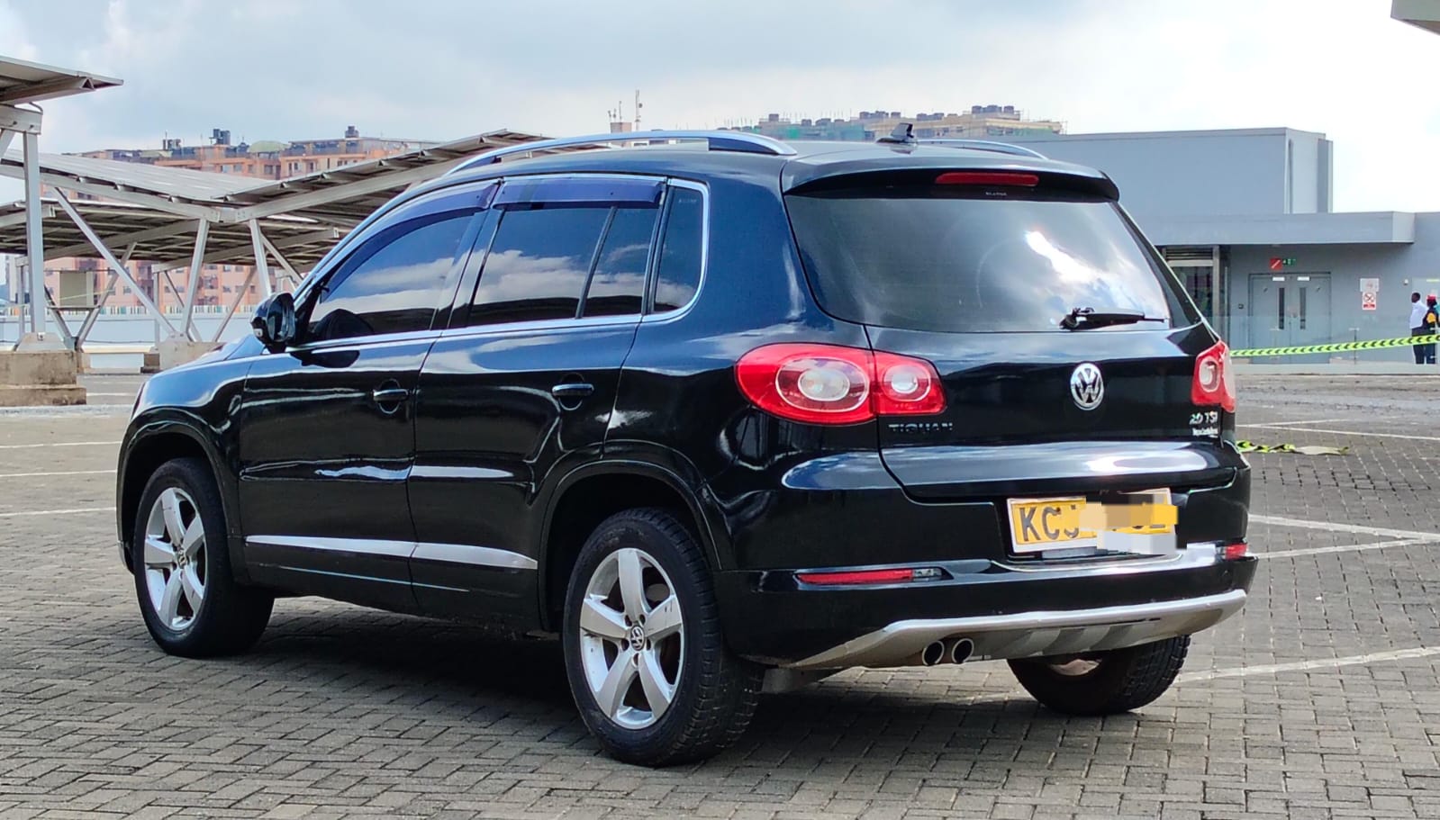 VOLKWAGEN TIGUAN - 1