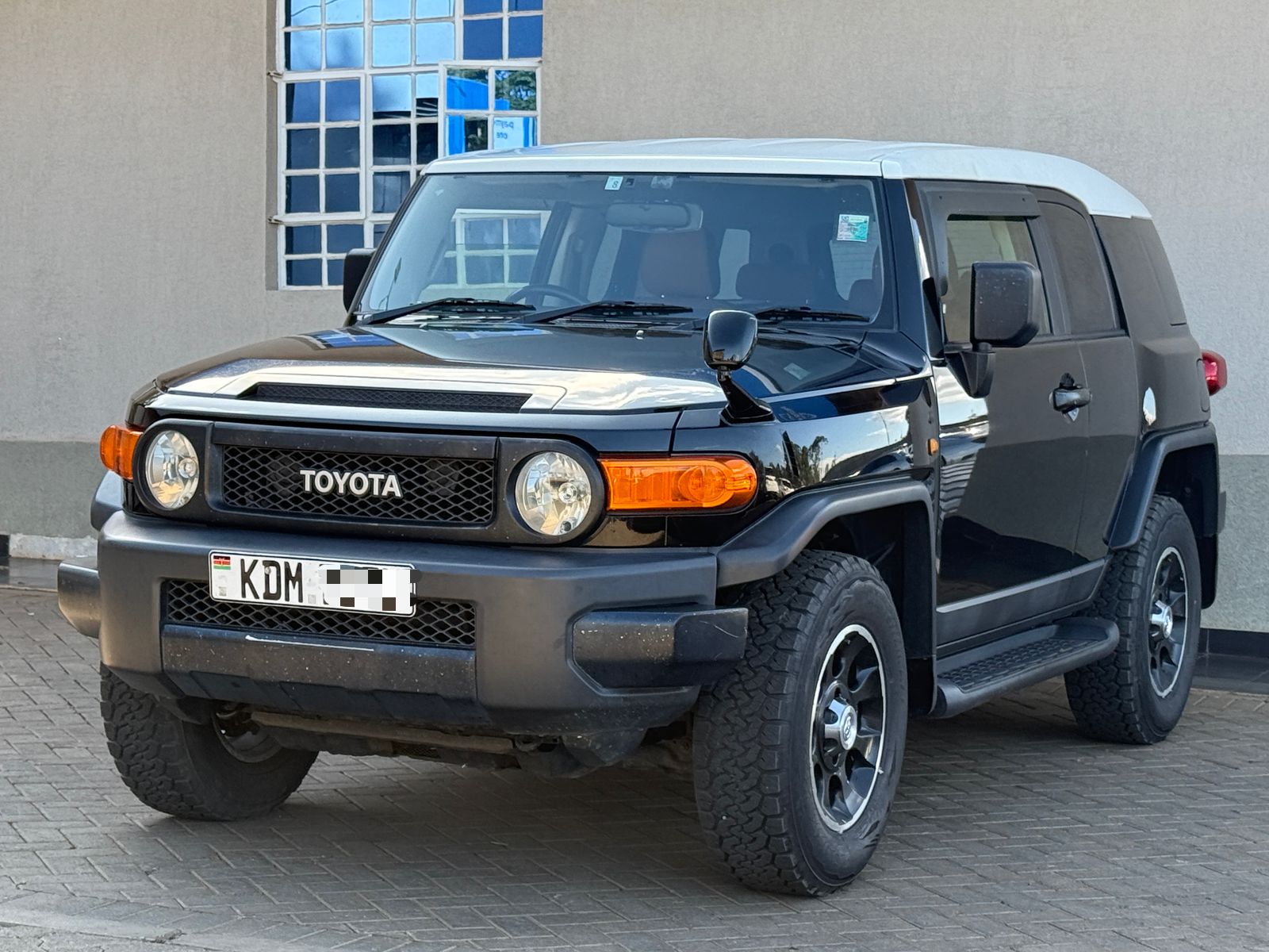 TOYOTA FJ CRUISER - 2