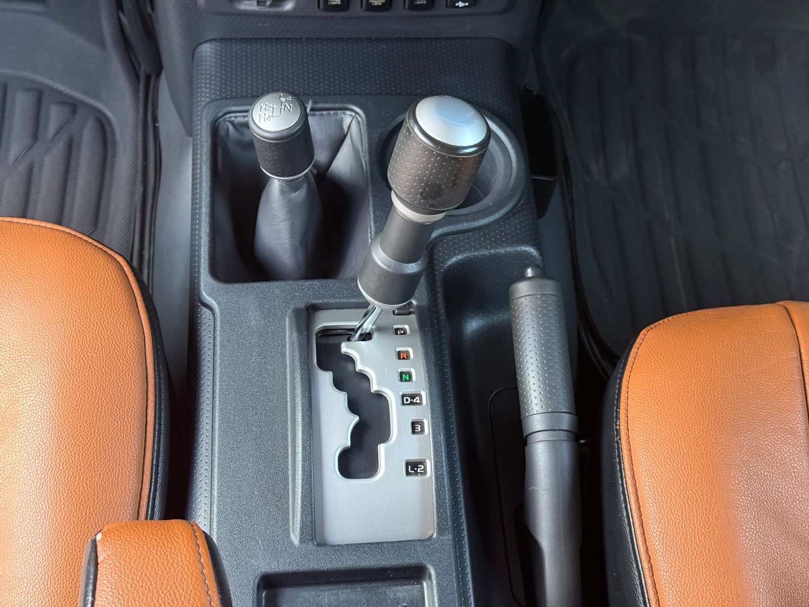 TOYOTA FJ CRUISER - 9