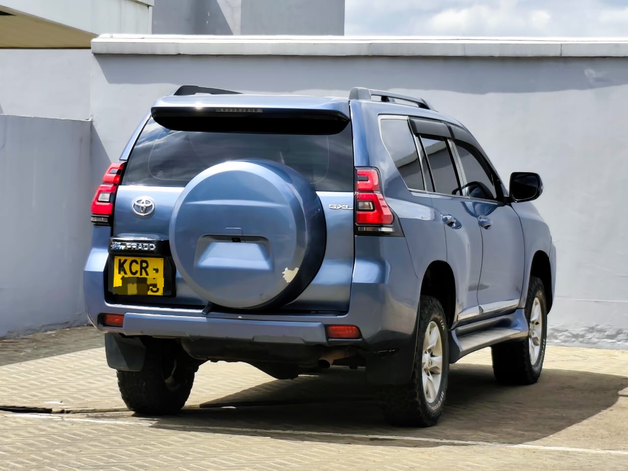 TOYOTA LANDCRUISER PRADO - 4