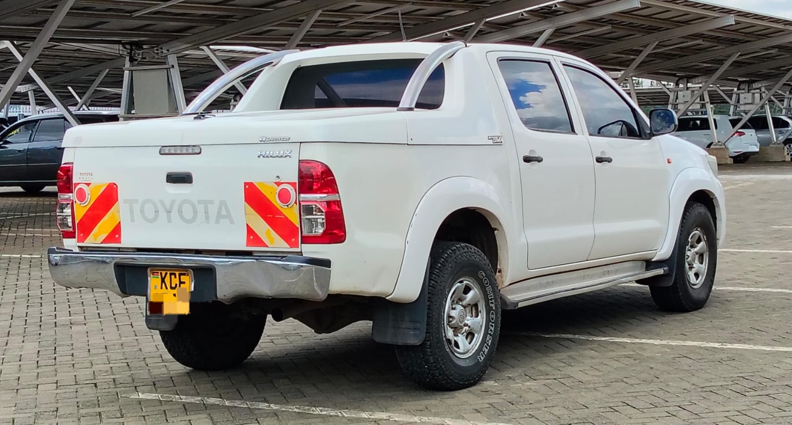 TOYOTA HILLUX - 1