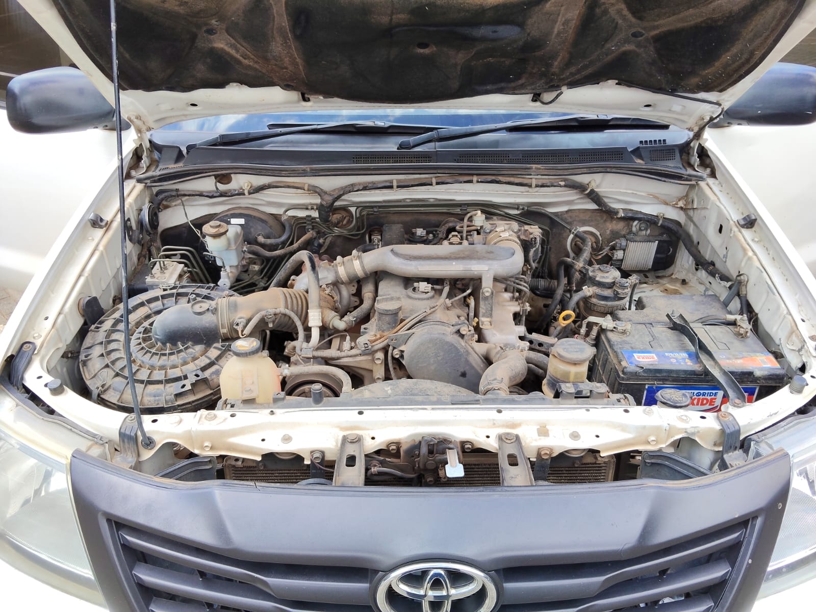 TOYOTA HILLUX - 5