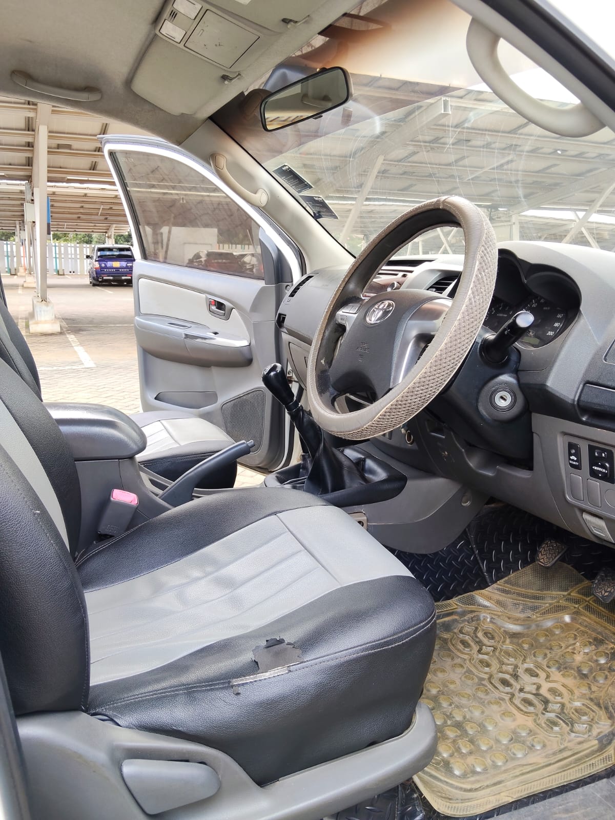TOYOTA HILLUX - 9