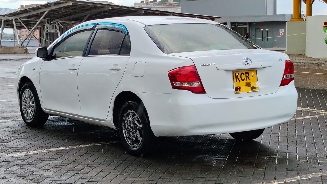 TOYOTA AXIO - 4