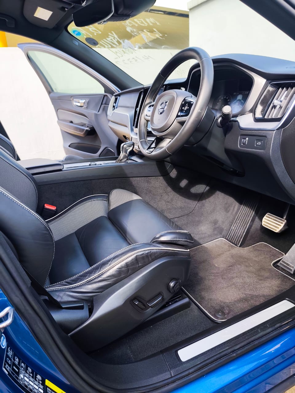 VOLVO XC60 - 4