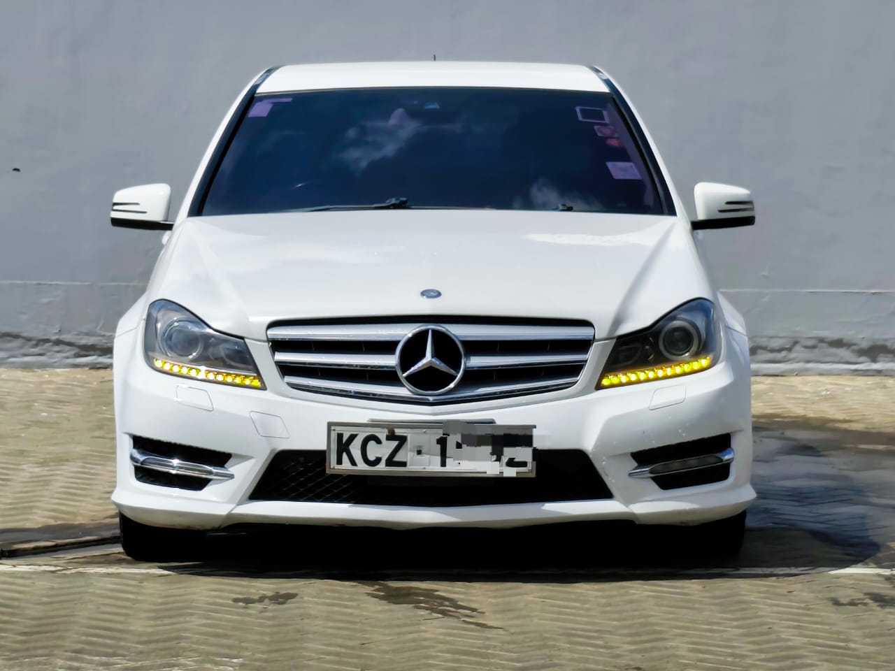 Mercedes-Benz C200 - 0