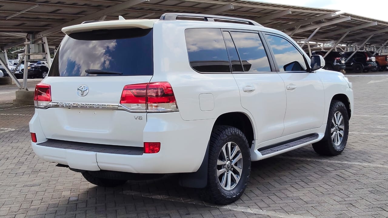 TOYOTA LANDCRUISER V8 - 1