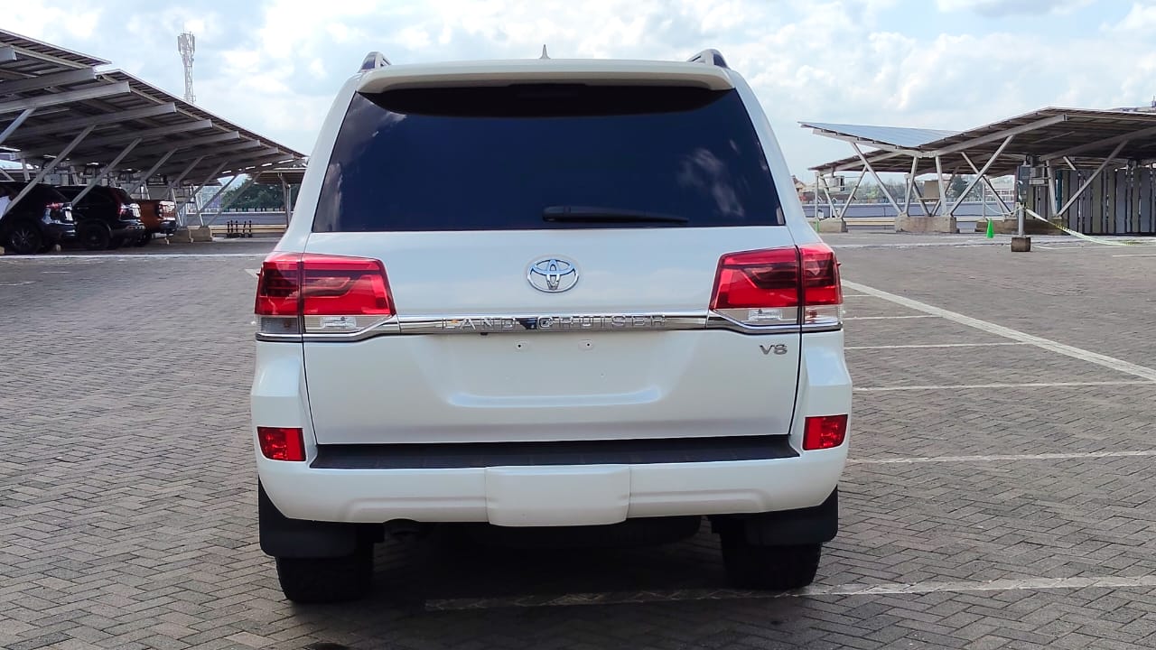 TOYOTA LANDCRUISER V8 - 2