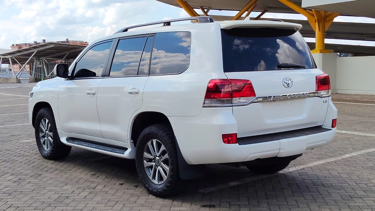 TOYOTA LANDCRUISER V8 - 3