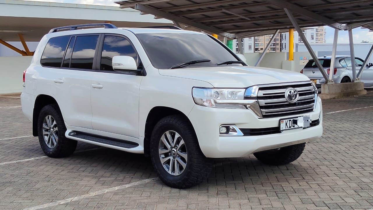 TOYOTA LANDCRUISER V8 - 5
