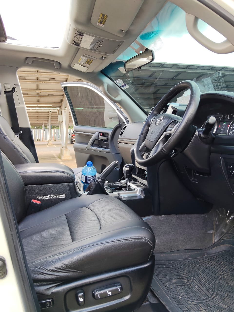 TOYOTA LANDCRUISER V8 - 6