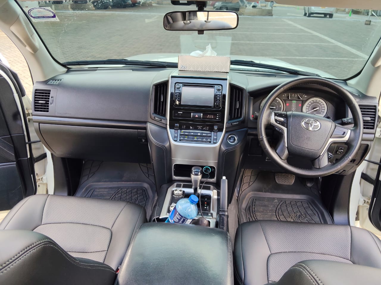 TOYOTA LANDCRUISER V8 - 8