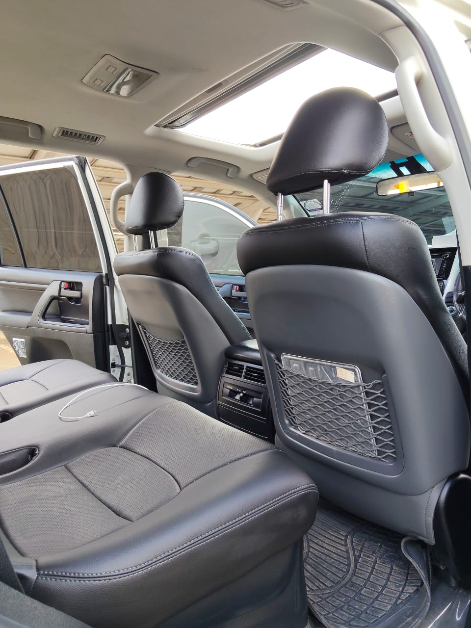 TOYOTA LANDCRUISER V8 - 9