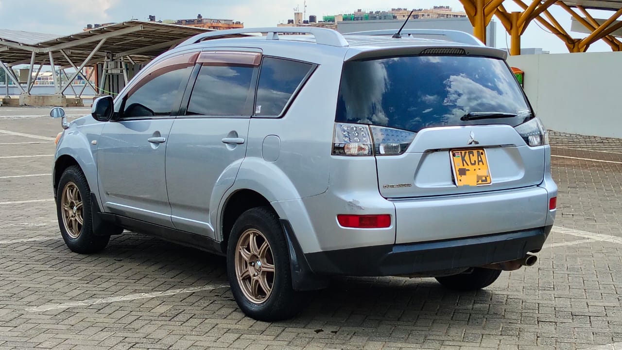 MITSUBISHI OUTLANDER - 5