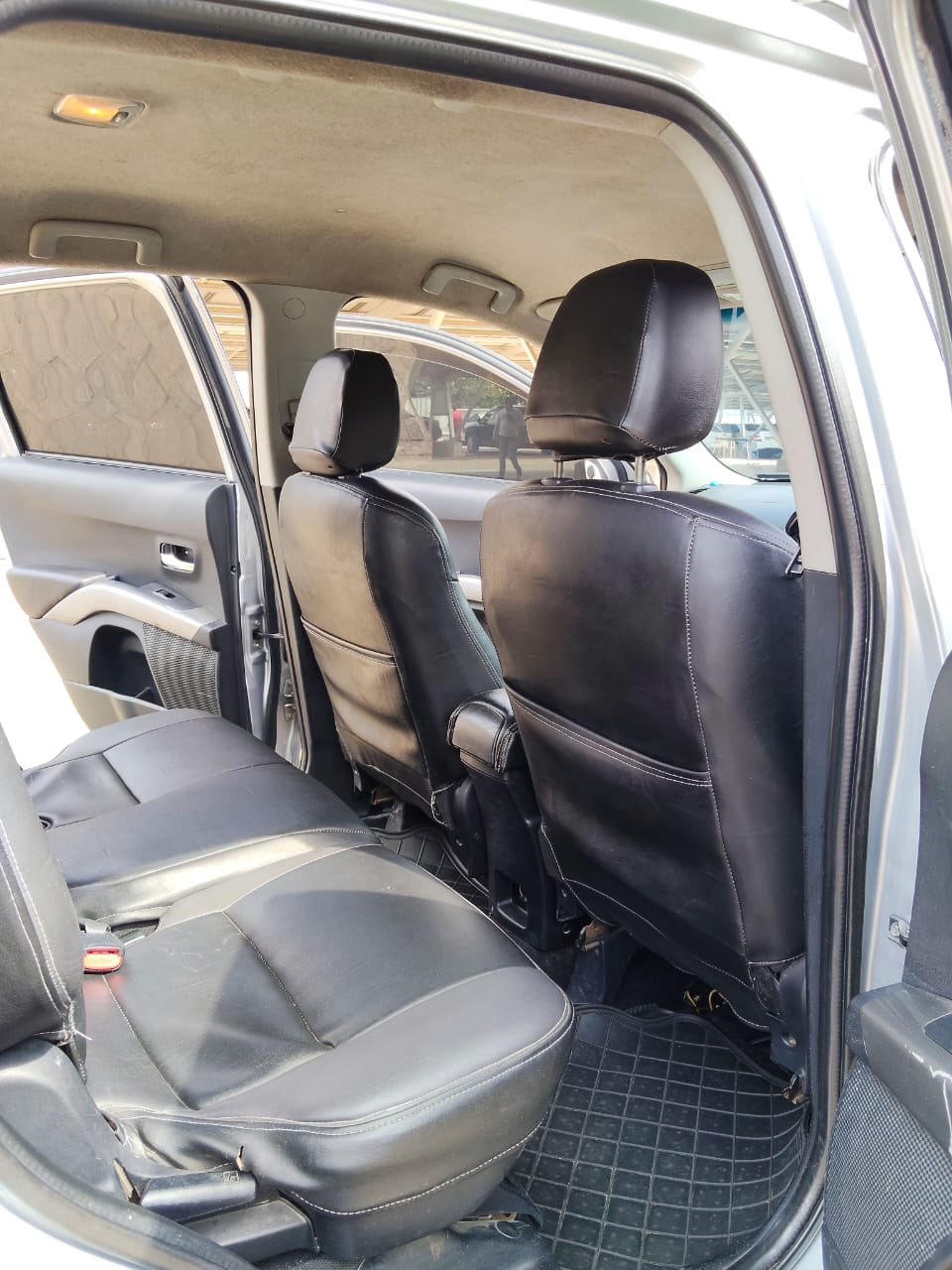 MITSUBISHI OUTLANDER - 9