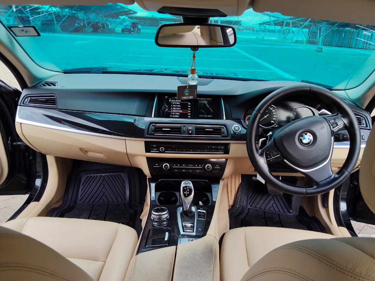 BMW 528i - 8