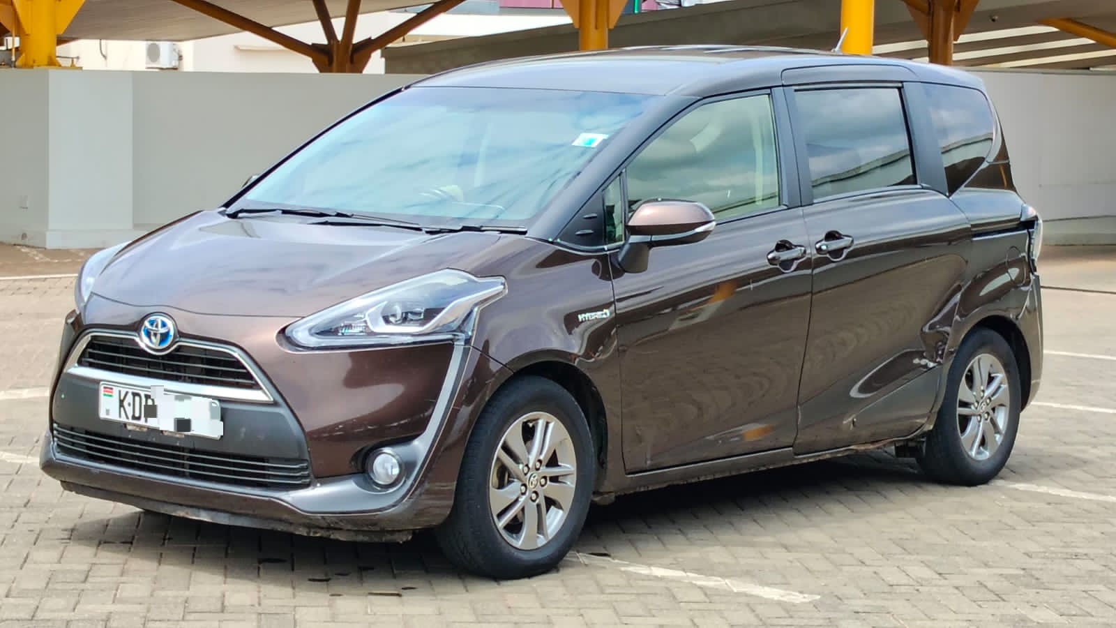TOYOTA SIENTA - 3