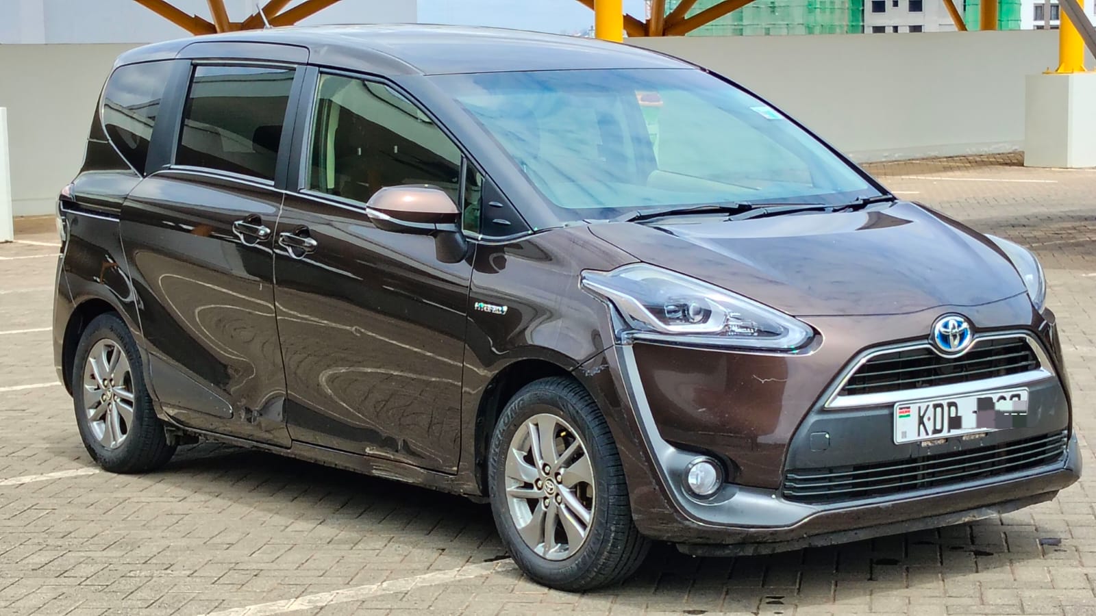 TOYOTA SIENTA - 4