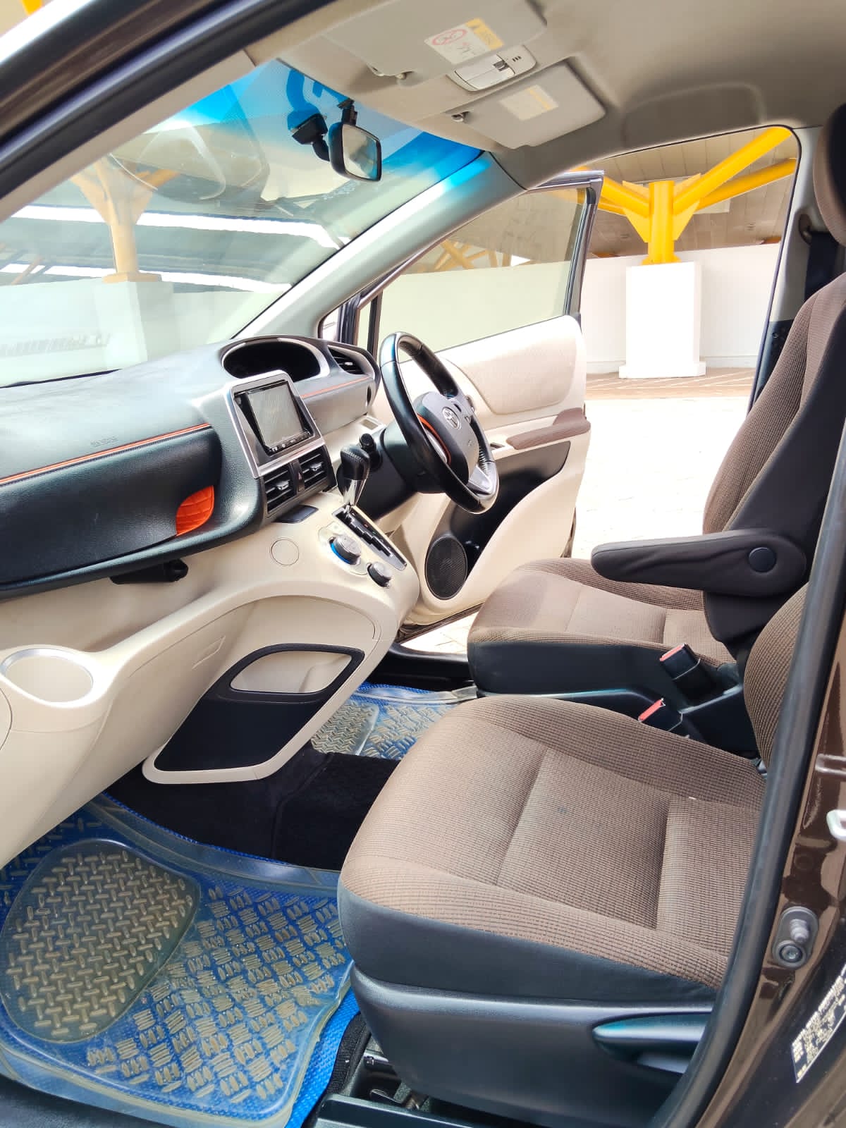 TOYOTA SIENTA - 5