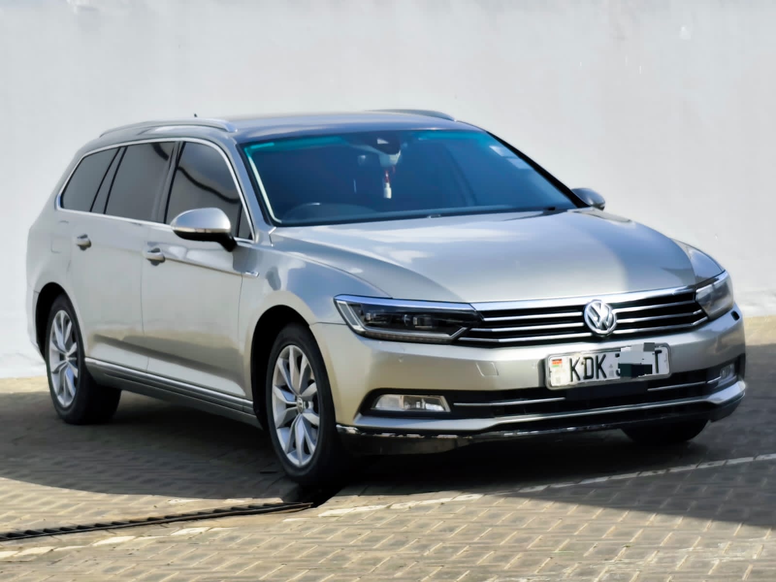 VOLKWAGEN PASSAT - 1