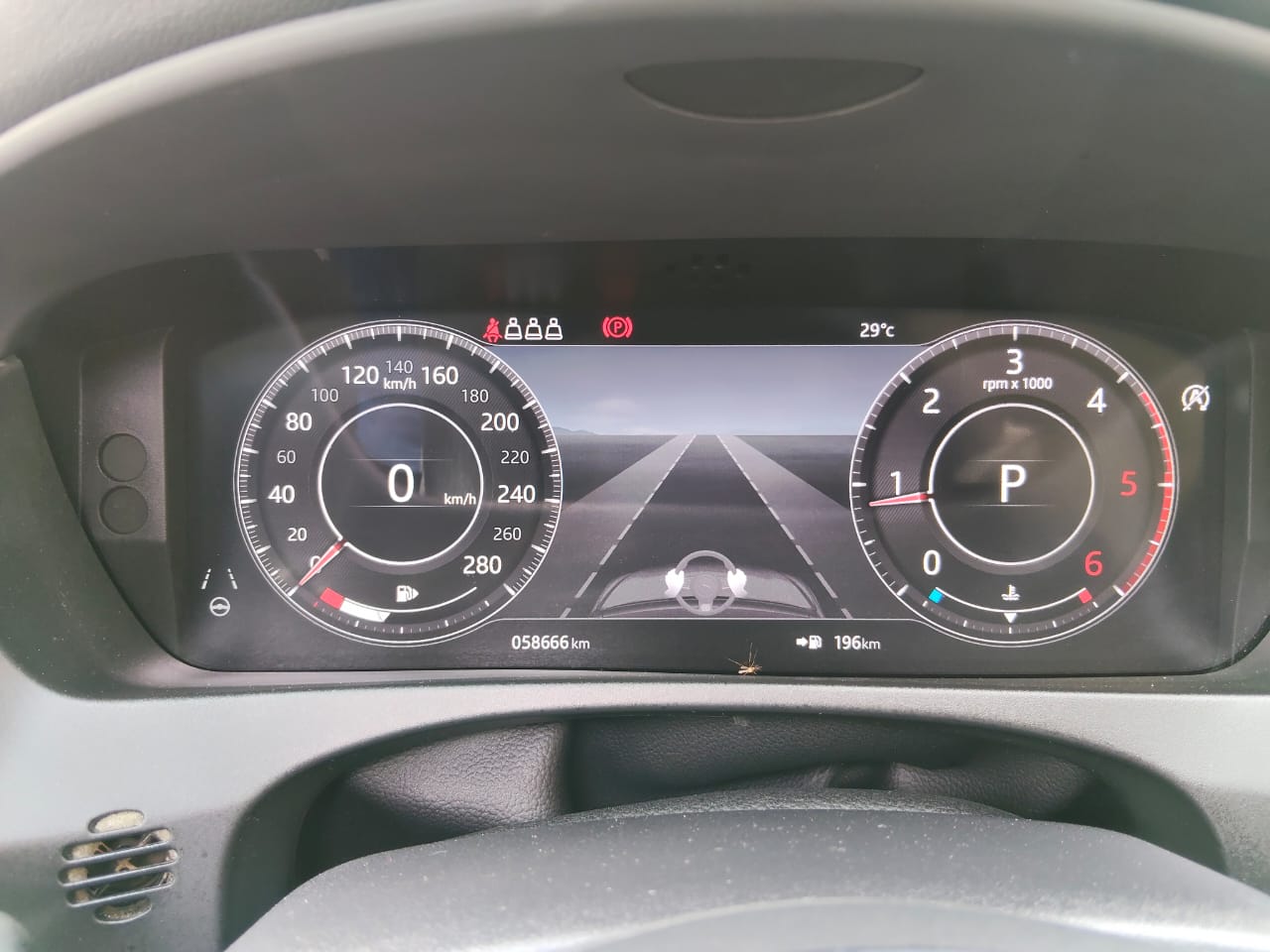 JAGUAR F-PACE - 4
