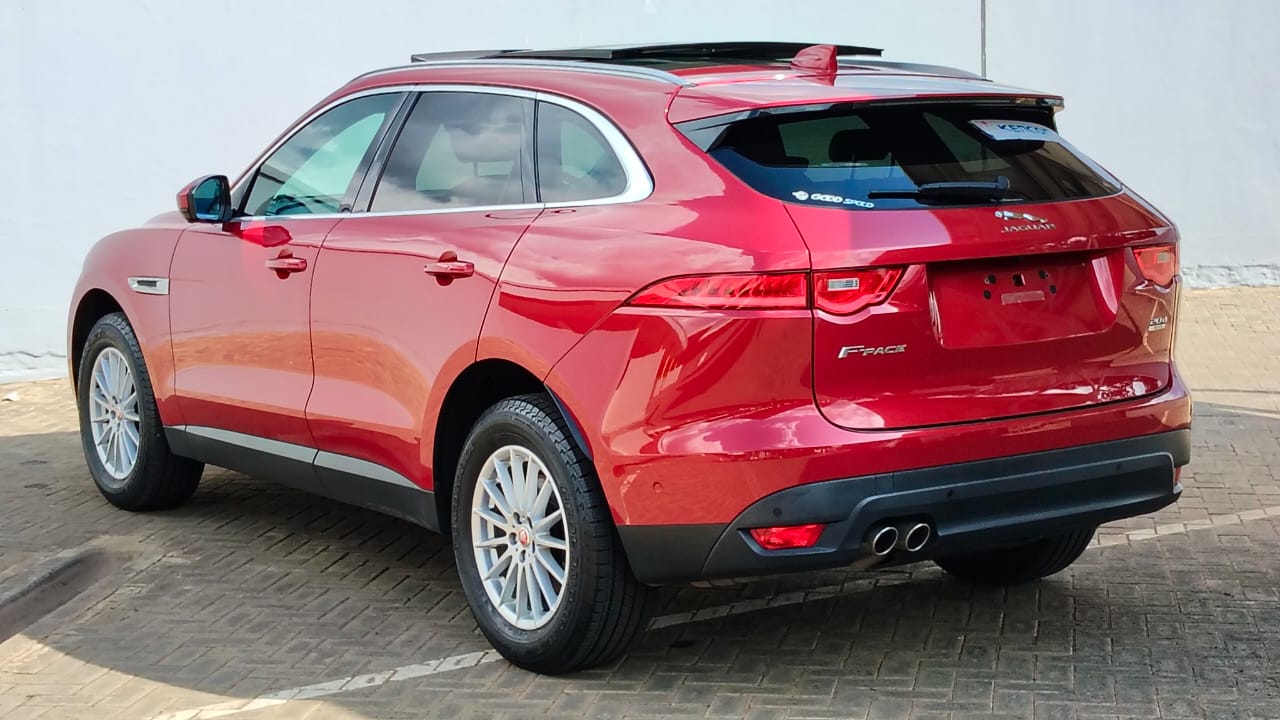 JAGUAR F-PACE - 5