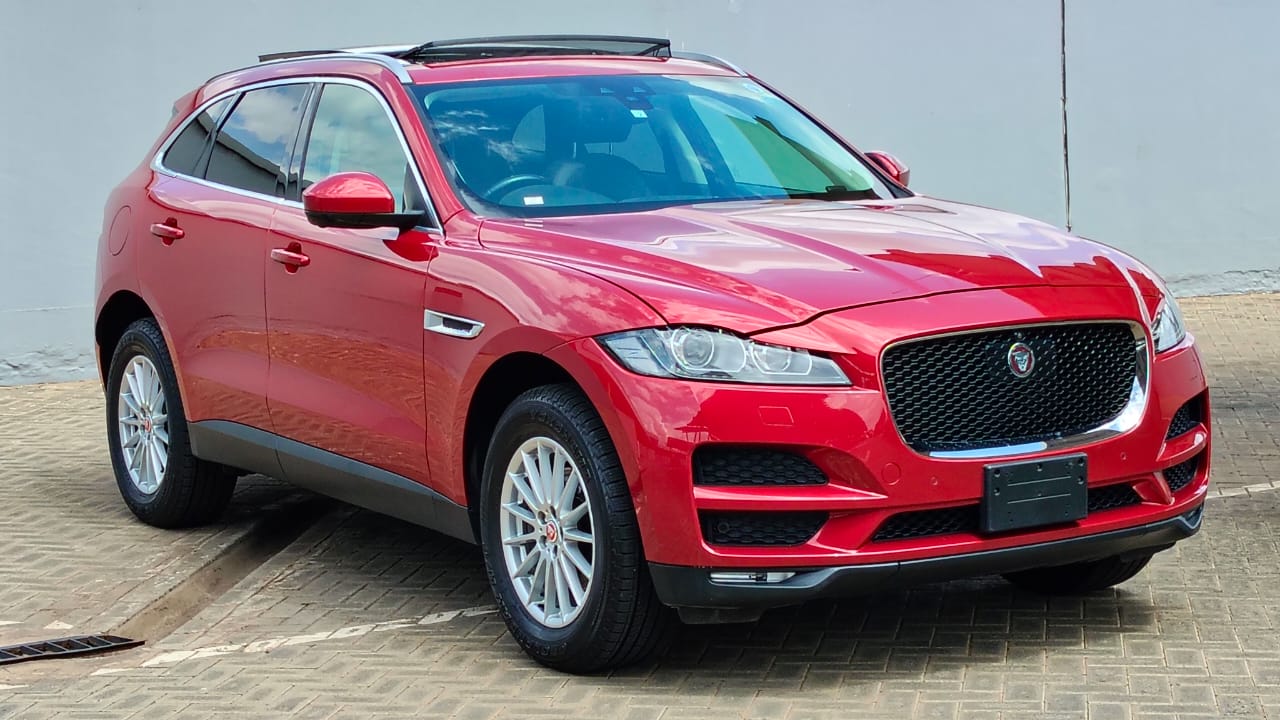 JAGUAR F-PACE - 7
