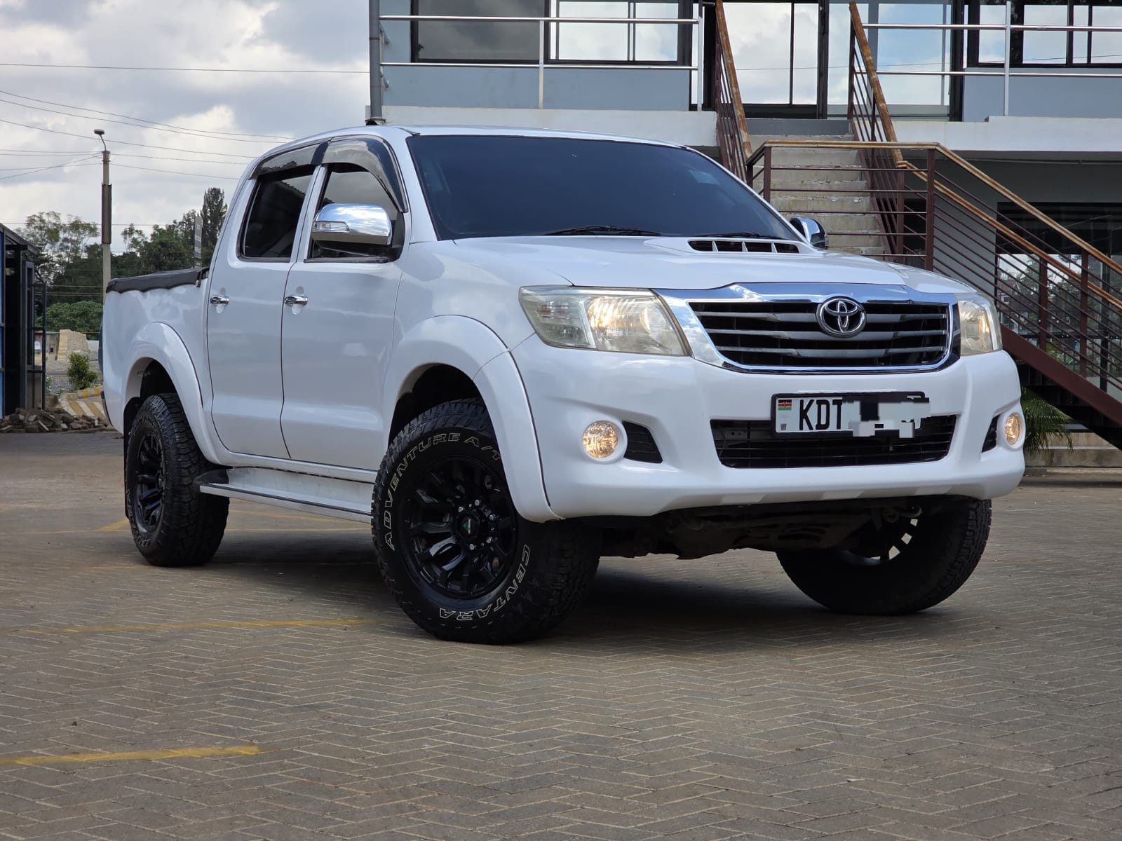 Toyota Hilux - 2