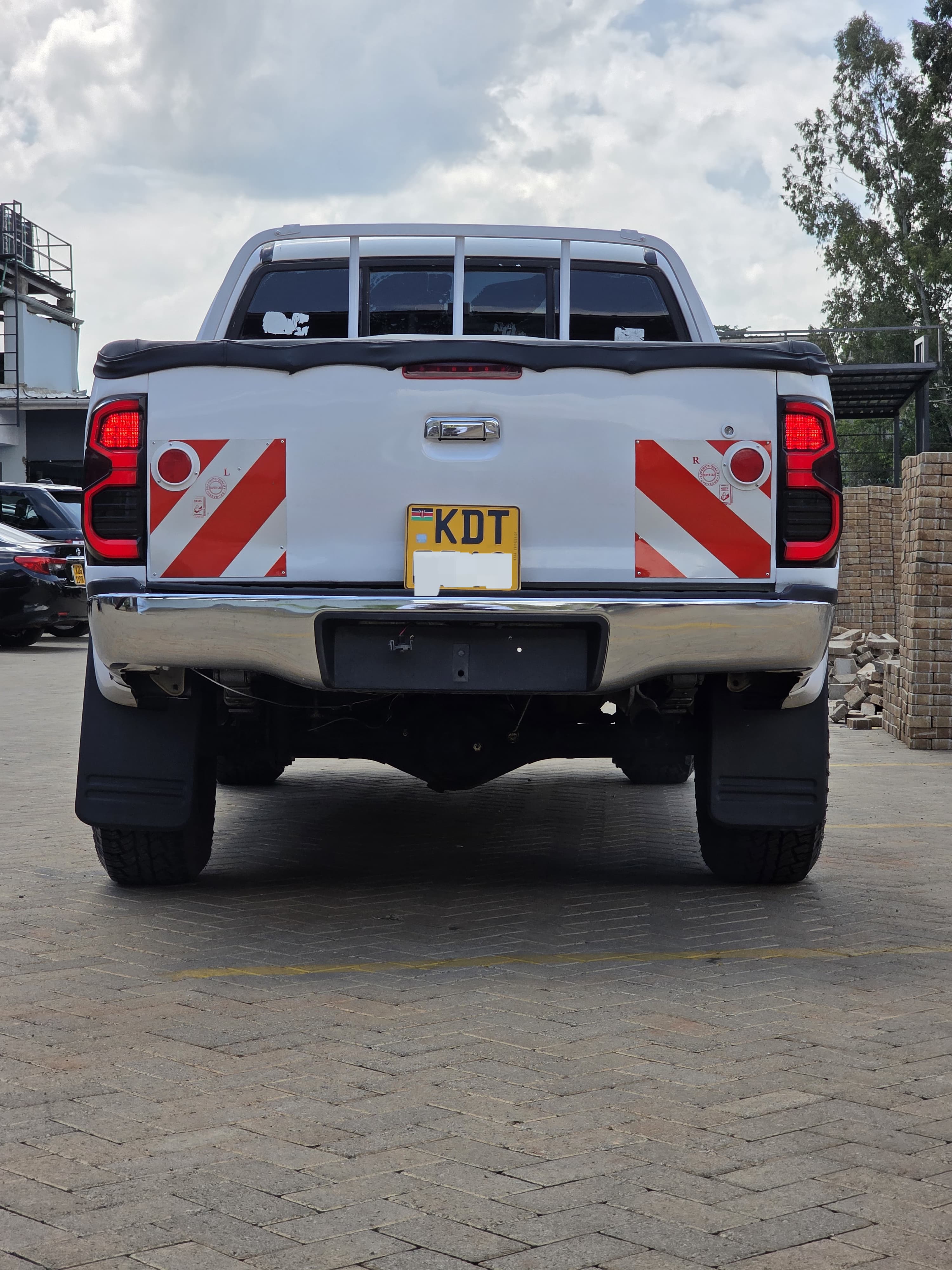 Toyota Hilux - 3