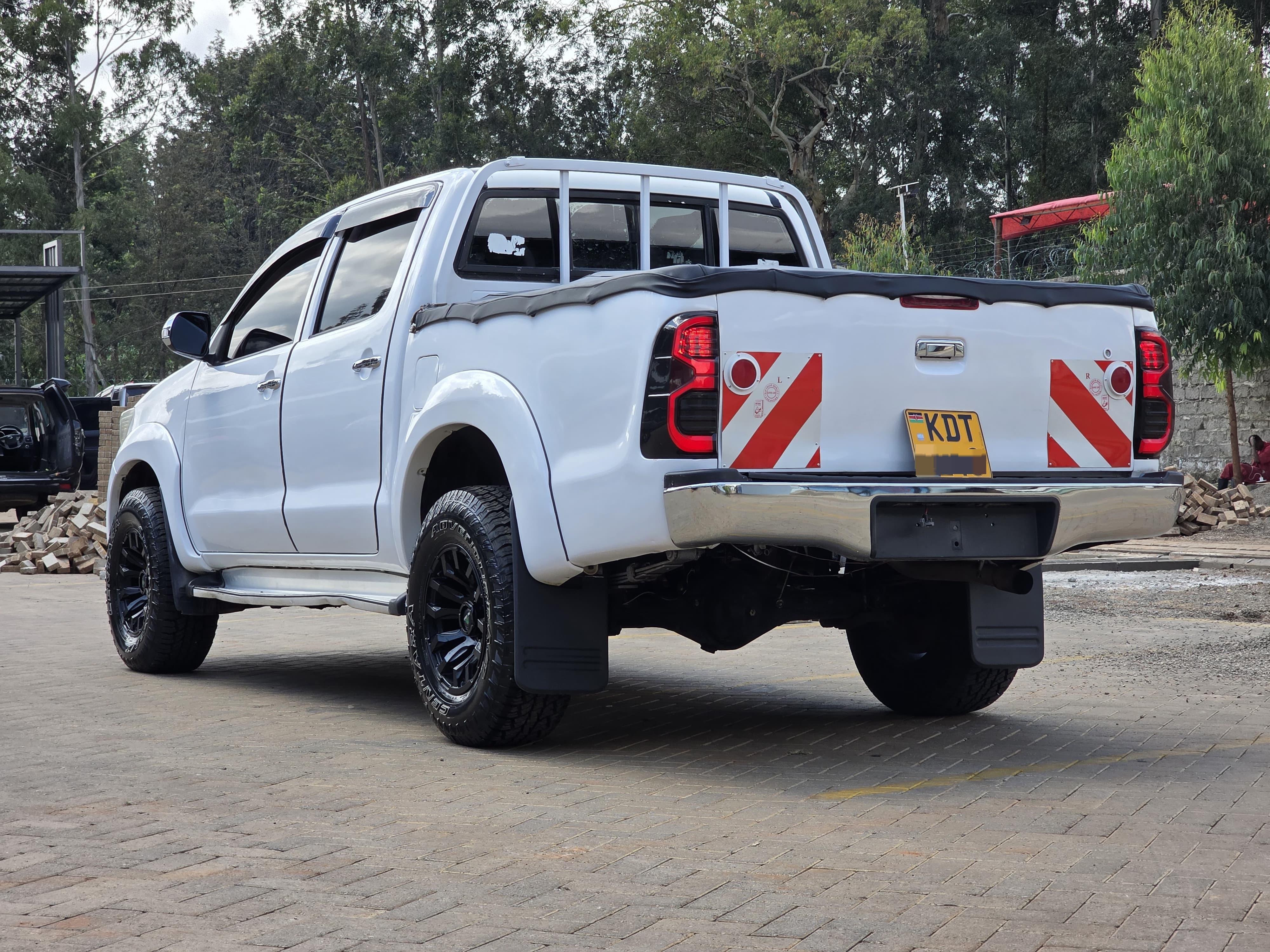 Toyota Hilux - 4